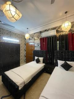 The Red Tree III Premium Guest House - 9