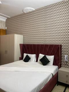 The Red Tree III Premium Guest House - 2