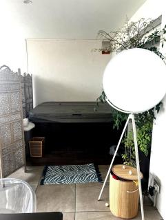 Urban Oasis - Two-Room Apartment! - 2