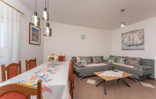 Lovely Apartment In Biograd Na Moru With Wifi - 4