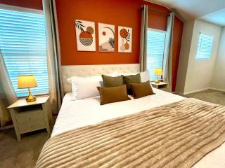 Modern Western 5BR Retreat! BMT SeaWorld Riverwalk Alamo - 8