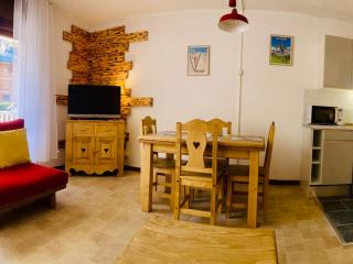 Studio cabine 4 personnes 2* avec balcon exposé Sud, coin cuisine équipé - FR-1-263-19 - 1