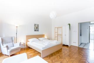 Central Cosy Stylish Apartment - 4