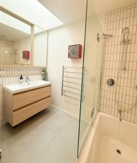 The Petone Beauty - Flash, Beachside - 5