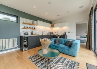 Swanborough Lakes Luxury Lodges - 3