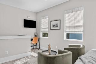 Sleek City Studio Escape - 3