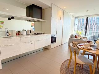 Modern 2B2B Southbank Apt with Free Parking - 5