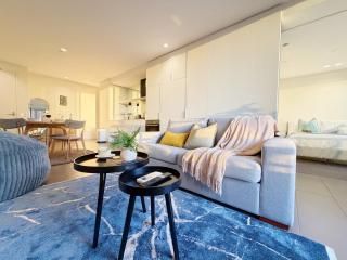 Modern 2B2B Southbank Apt with Free Parking - 0
