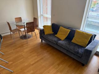 2 bed luxury apartment with balcony Canary Wharf London - 5