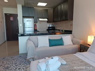 Modern Fully Furnished Studio Apartment in Hydra Avenue - 7