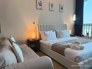 Modern Fully Furnished Studio Apartment in Hydra Avenue - 3