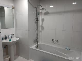 Modern Fully Furnished Studio Apartment in Hydra Avenue - 2