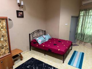 Labis Homestay Afina - 2