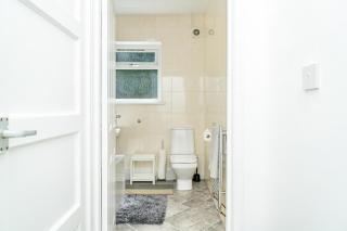 Airport Home, Free Parking, Sleeps 6, Near City - 5