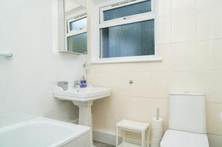 Airport Home, Free Parking, Sleeps 6, Near City - 2