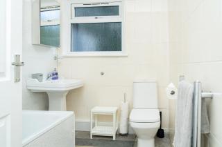 Airport Home, Free Parking, Sleeps 6, Near City - 4