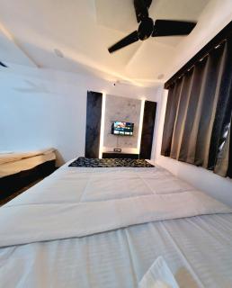 Hotel Laxmi Imperial - 8