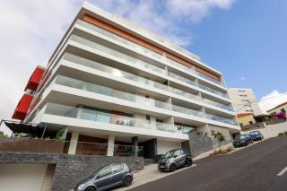 Luxury LeilaMar Apartment - Modern Retreat - 0