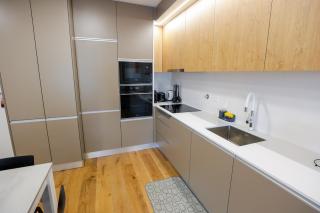 Luxury LeilaMar Apartment - Modern Retreat - 8