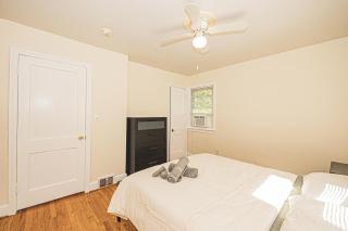 5BR 2 Bath Bath Near UMD and Metro to DC! - 1
