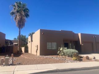 55 Plus 2-bedroom, 2-bathroom Townhouse in The Springs at Santa Rita - 4