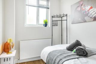 NEW - Leisure, Contractors, Corporate Clients, Insurance Clients - Free Wi-Fi, Parking, Sleeps 5 - 7