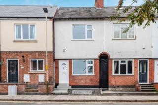 NEW - Leisure, Contractors, Corporate Clients, Insurance Clients - Free Wi-Fi, Parking, Sleeps 5 - 4