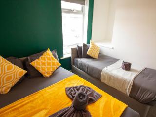 Pitchside Quarters - 0