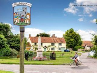 Pass the Keys Modern Penthouse Style Apartment in Haddenham - 5