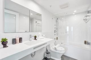 Oceanfront Luxury 3BR 3BA Condo with Resort Pools Gym and Sauna 902 - 6