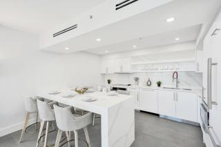 Oceanfront Luxury 3BR 3BA Condo with Resort Pools Gym and Sauna 902 - 2