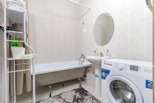 Уютная евро-трехкомнатная квартира в сердце столицы с видом на город и двор - 6