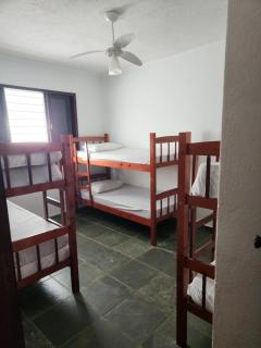 Casa espaçosa com piscina a 100m da praia!! - 8