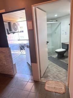 Em frente ao Trópico Hotel com Manobrista, Wi-fi - Apto 202 - 2