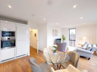 Spacious 2-Bedroom Apartment in Prime Location - 7