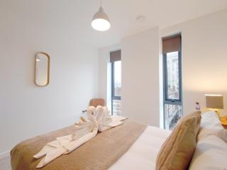 Spacious 2-Bedroom Apartment in Prime Location - 6