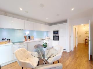 Spacious 2-Bedroom Apartment in Prime Location - 3