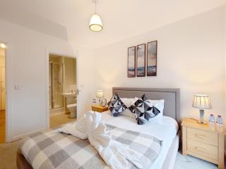 Spacious 2-Bedroom Apartment in Prime Location - 0