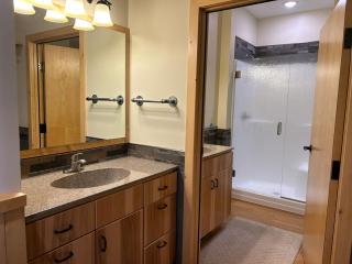 The Canopy at Pine Cone Lodge - 9