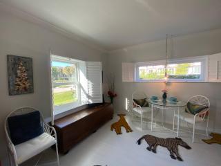 Closest Studio Suite to Vanderbilt Beach, remodeled inside & out, new Anderson windows & sliders, well appointed, best quality throughout, fenced yard, private plus many extras! - Naples - 2