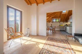 Dreamy Lakeview Attic Escape - 1