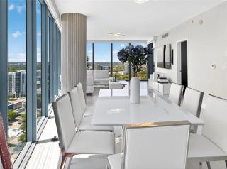 Iconic Blue Condo Miami Living - 5