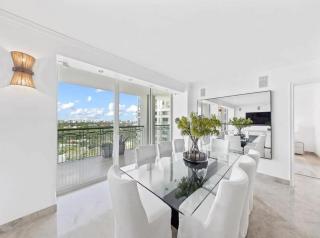 Coconut Grove Elegance Five Star Condo Living - 4