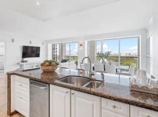 Coconut Grove Elegance Five Star Condo Living - 2