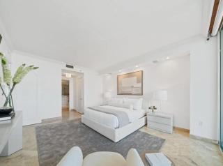 Coconut Grove Elegance Five Star Condo Living - 1