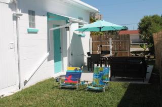 Cozy newly remodeled studio just steps from beach - 8