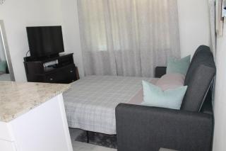 Cozy newly remodeled studio just steps from beach - 2