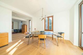 Dreamy Lakeview Attic Escape - 2