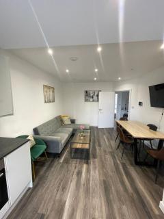 Comfortable & Deluxe 2 Bedroom Flat in Hendon - 6