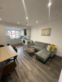 Comfortable & Deluxe 2 Bedroom Flat in Hendon - 2